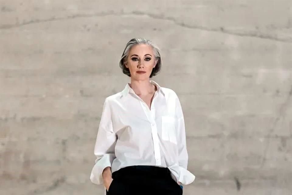 La coreógrafa Dani Rowe trabaja en la pieza 'Common (Común)' mientras se desarrolla el Festival Paax; la obra se estrena este viernes.