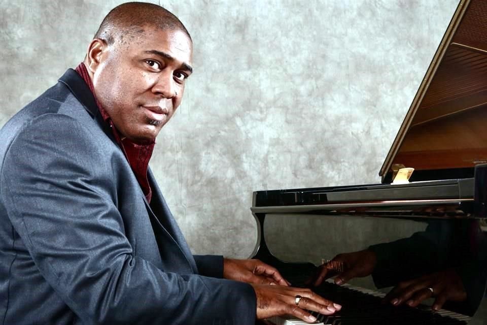 El pianista cubano Osmany Paredes se presenta este sábado en el Cenart, a las 19:00 horas.