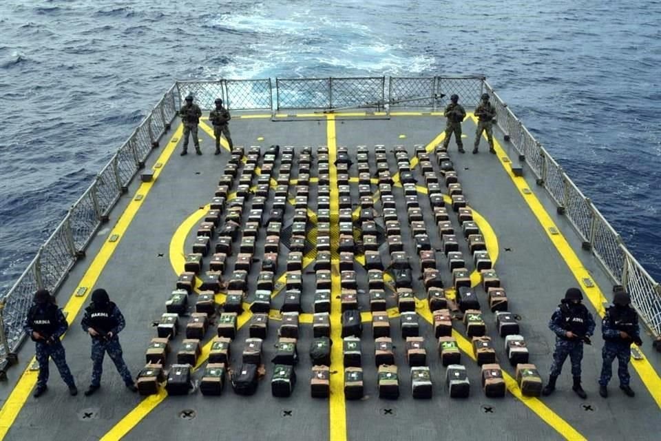 En los dos últimos años, la Marina ha golpeado embarques frente a Colima y Michoacán.