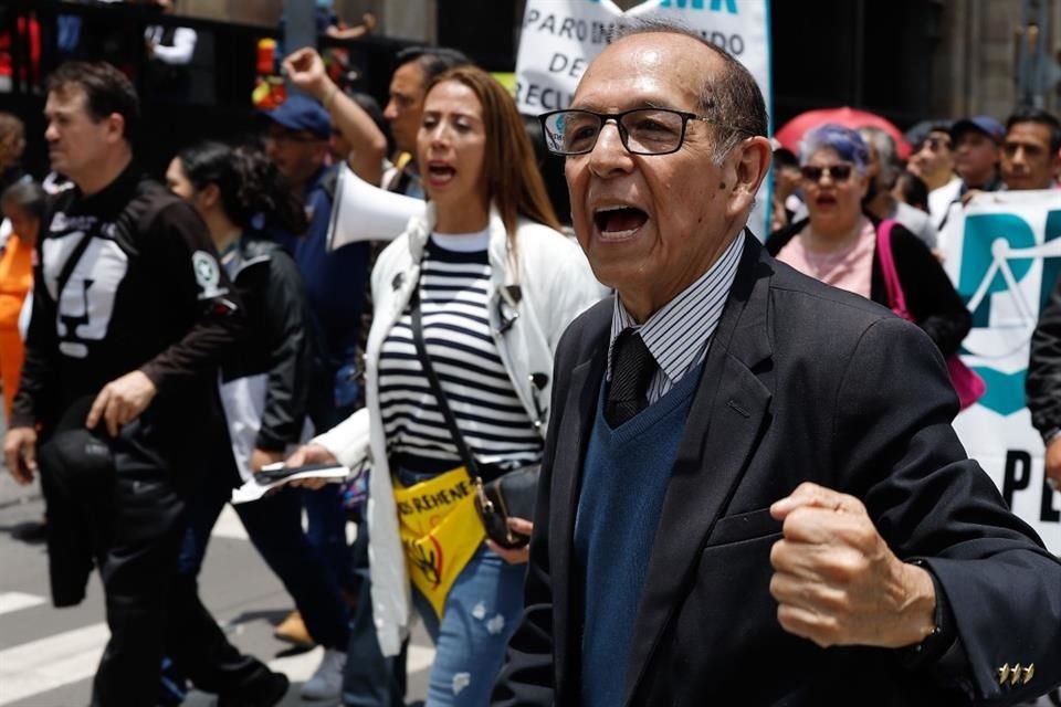 Trabajadores con más de 20 años en el PJ se hicieron presentes en la protesta. A sus demandas laborales, se sumaron los reclamos por el trato que Rafael Guerra les ha dado.