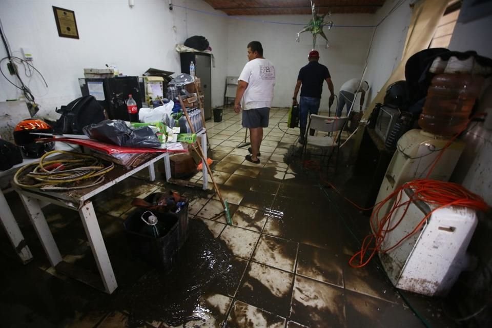A pesar de que las inundaciones sucedieron el martes, los trabajos de limpieza aún continúan.