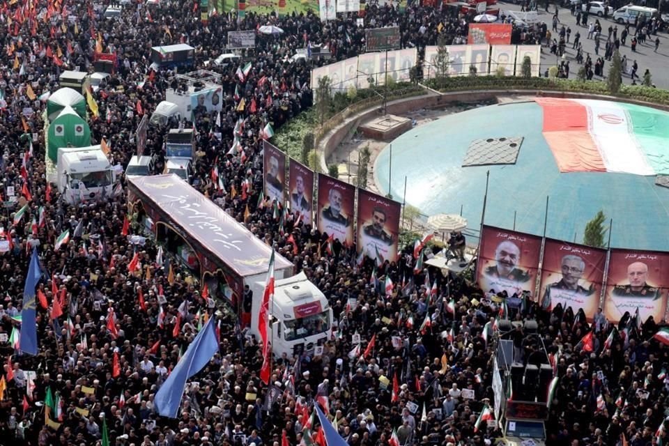 Irán despidió en un funeral de Estado a los cerca de 60 científicos y altos mandos militares muertos durante guerra de 12 días con Israel.