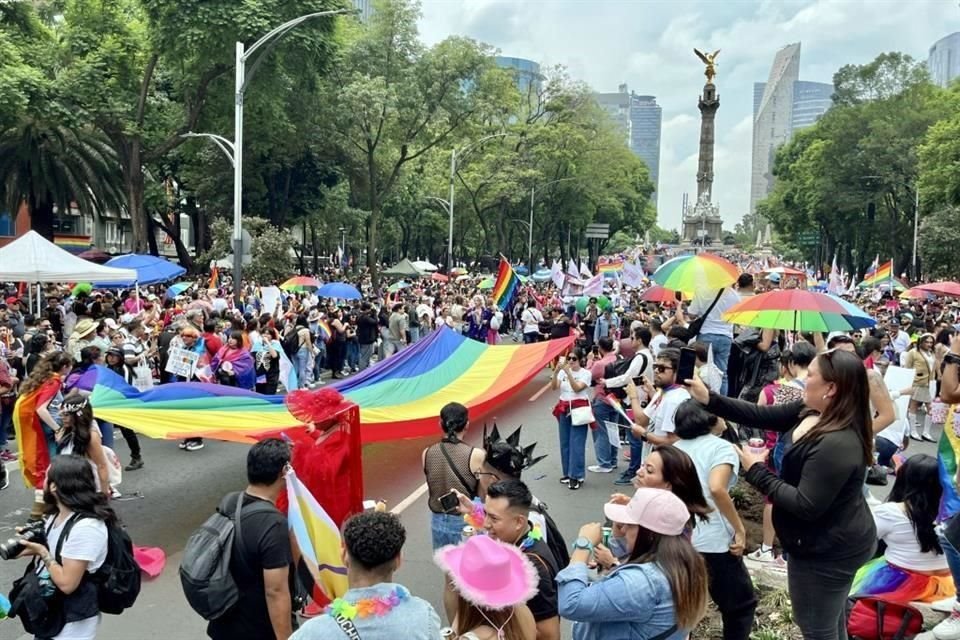 La marcha partió del Ángel de la Independencia rumbo al Zócalo de la Ciudad de México.