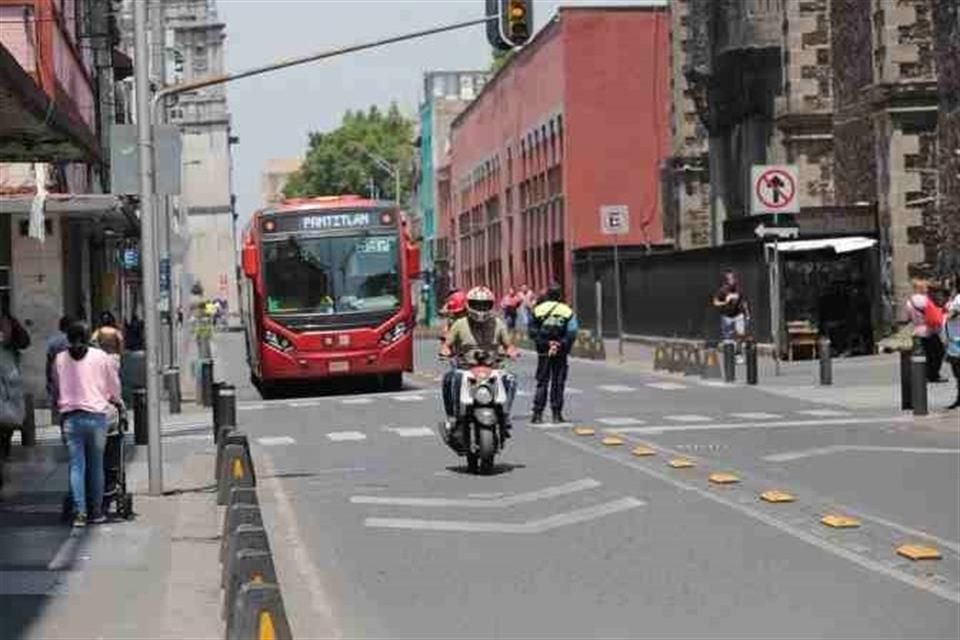 El sistema de cámaras fue instalado en los metrobuses con el objetivo de llevar un registro de los vehículos que al invadir el carril exclusivo retrasan el avance de los autobuses articulados.