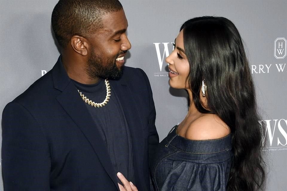 Allegados a Kim Kardashian aseguraron al portal TMZ que está considerando retirar la petición de divorcio de Kanye West.