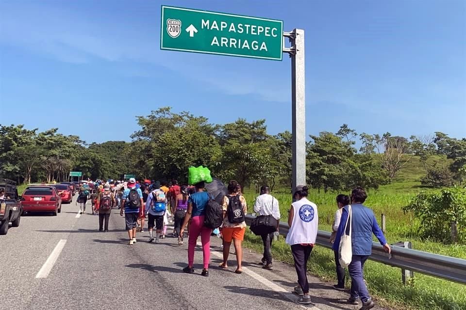 Parte del contingente que esta mañana salió de Huixtla.