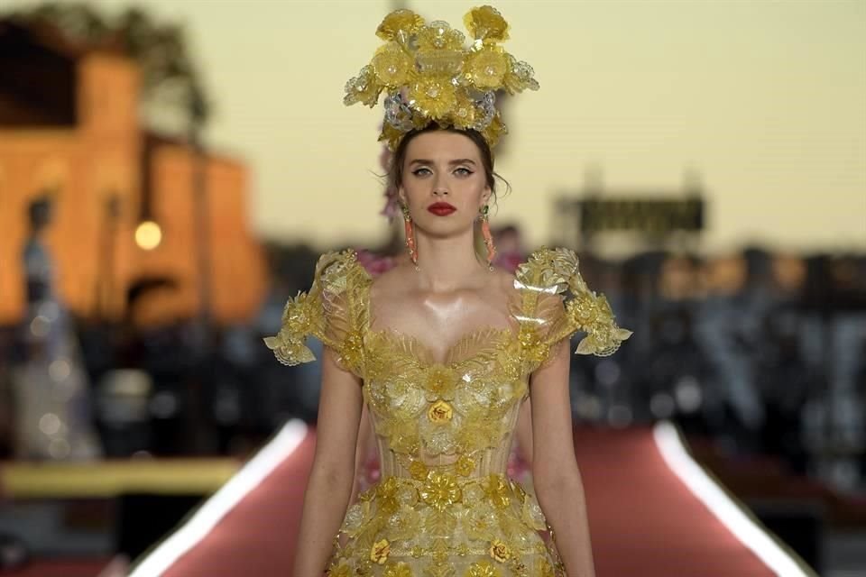 El centro de Venecia fue el marco del desfile de Alta Moda de Dolce&Gabbana, como un homenaje a la ciudad suspendida en el agua.