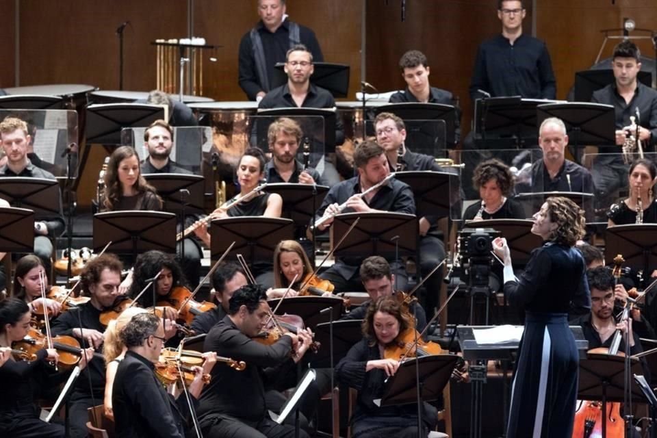 Las diez sinfonías de Mahler que De la Parra se ha propuesto presentar en el Festival Paax GNP arrancan con 'Titán', que interpretó La Orquesta Imposible la noche del sábado.