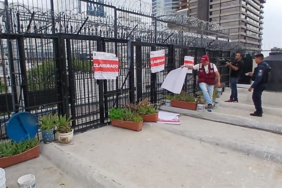 La Alcaldía Cuauhtémoc informó que los trabajos quedaron clausurados en la azotea del inmueble ubicado en Río de la Plata, en la Colonia Cuauhtémoc.