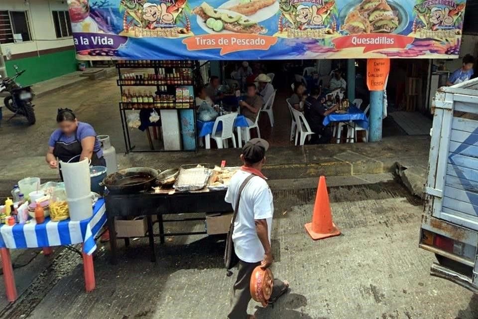 Los hechos se registraron frente al establecimiento 'Mariscos El Popeye'.