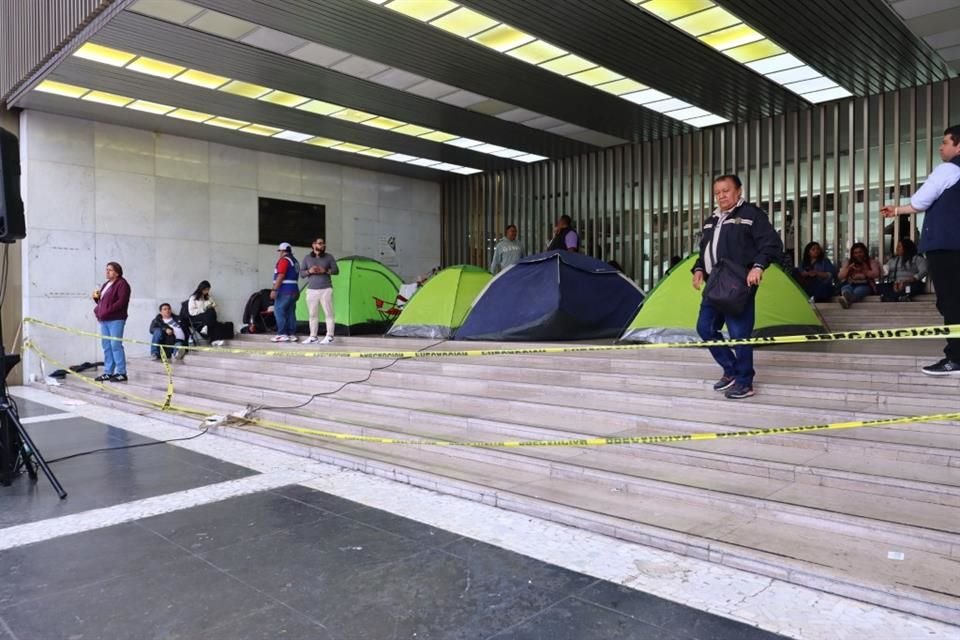 Madres de menores pidieron a Guerra renunciar a su cargo en caso de no lograr acuerdos con los empleados que mantienen el paro.