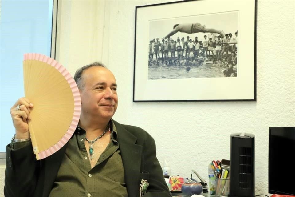 Las fotografías de Juan Rafael Coronel Rivera retratan a la maringuilla desde el proceso de vestuario y la colocación de máscaras hasta la intervención actoral durante la danza.