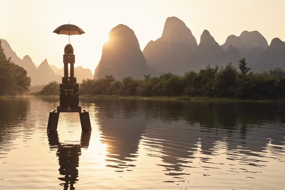 Louis Vuitton lanza su campaña de viaje iniciando en China.