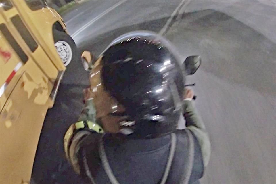 En los viajes que realizan los mototaxis en plataforma, las maniobras peligrosas son una constante.