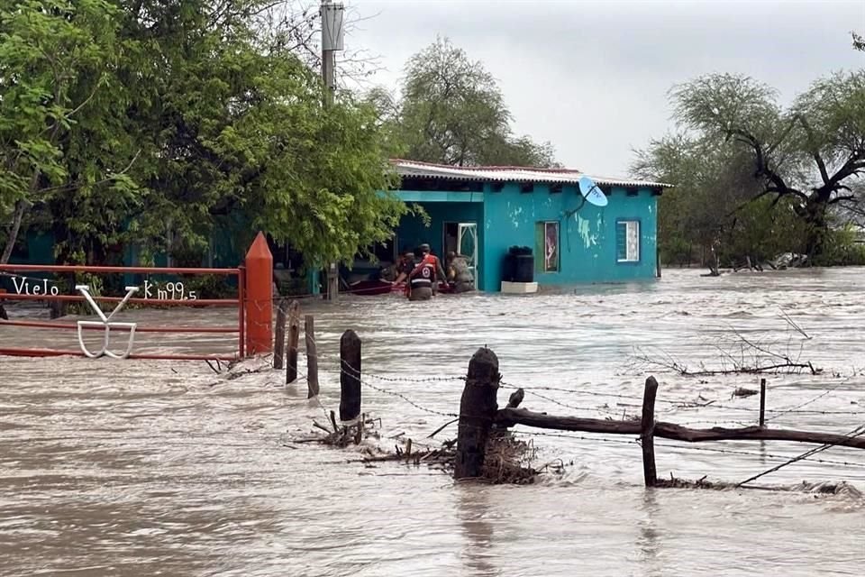 Las lluvias provocadas por la tormenta 'Barry' dejaron inundaciones, cierres carreteros y localidades incomunicadas en el sur de Tamaulipas.