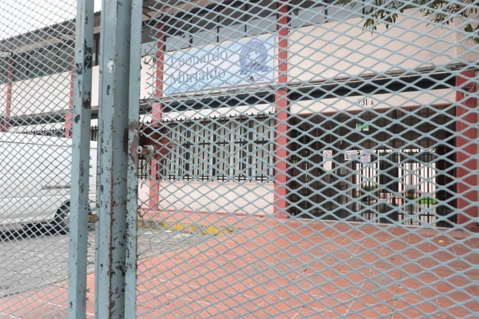 'Sí estoy enterada de lo que pasó, pero como (no) nos informaron nada de la administración, me vine a dar una vuelta para ver si ya estaba todo normal', señaló una mujer.