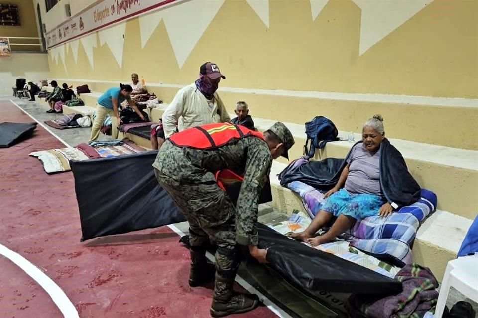 Decenas de personas acudieron a los refugios habilitados en la mayor parte de los municipios en Tamaulipas.
