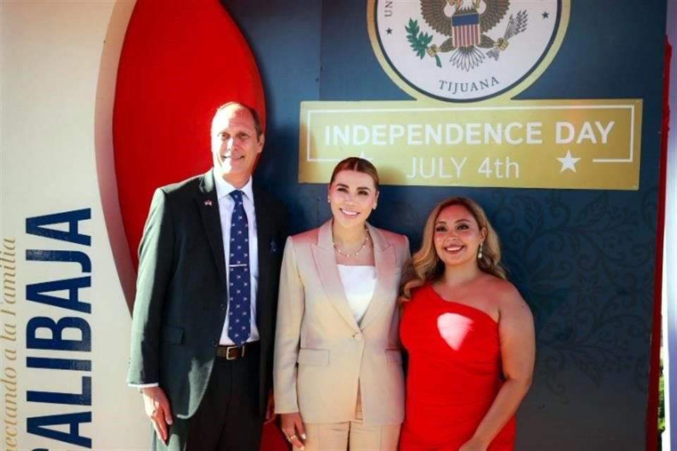 Christopher Teal, Cónsul general de Estados Unidos, habría invitado a la Goberndora de Baja California, Marina del Pilar, al 249 aniversario de la Independencia de su país.