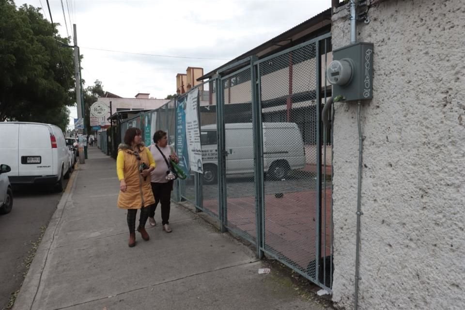 Las clases en el centro comunitario de la Parroquia de San Jorge Mártir se suspendieron y ayer la zona lucía en calma.