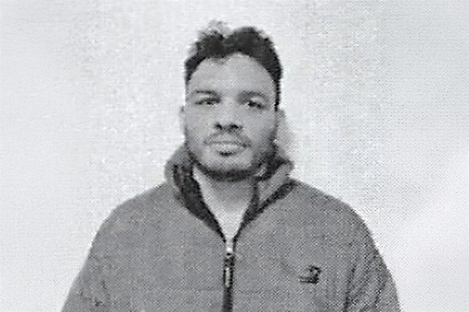 Agentes de ICE arrestaron a Julio César Chávez Jr. para deportarlo a México debido a que EU considera que es una 'amenaza a la seguridad pública' y tiene vínculos con el Cártel de Sinaloa.