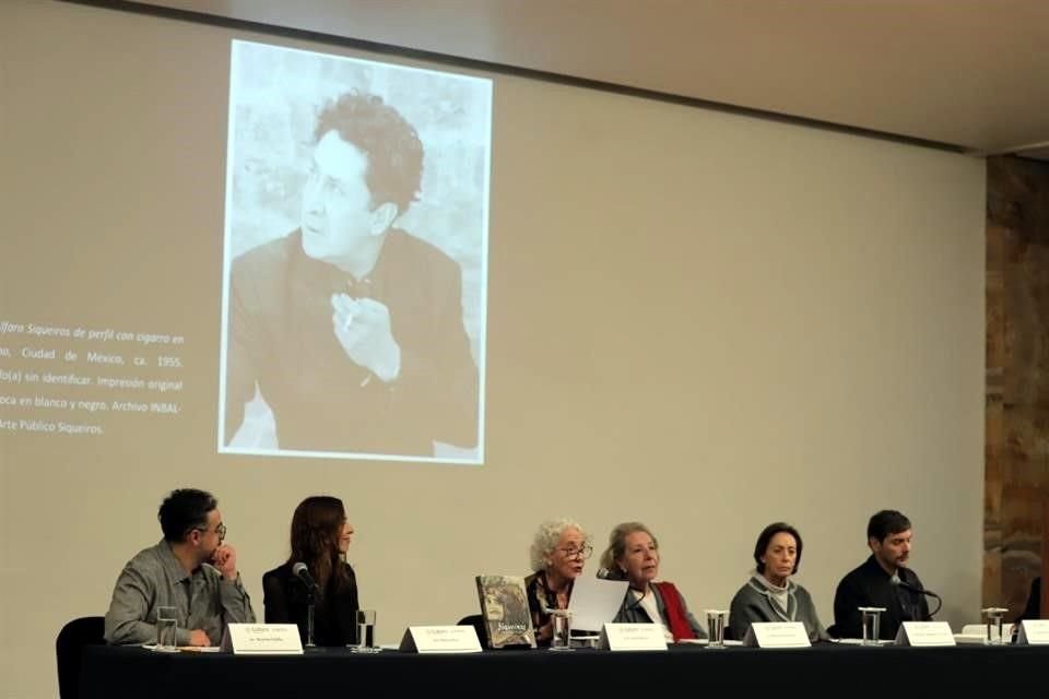 Eduardo Cedillo, Mónica Ruiz, Irene Herner, Mariana Pérez Amor, Alejandra Reygadas de Yturbe y Daniel Garza durante la presentación del libro 'Siqueiros documentado. Testimonio de un proceso creativo'.