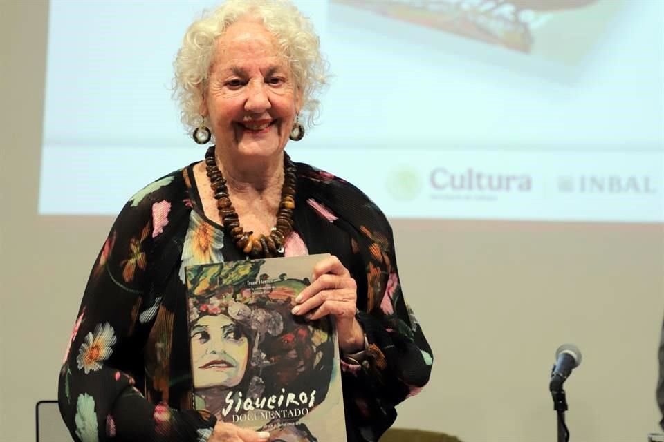 La crítica de arte y académica de la UNAM Irene Herner escudriña el universo plástico de David Alfaro Siqueiros en su más reciente libro.