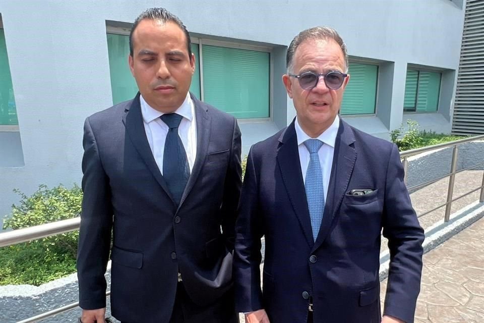 Esta mañana la defensa legal de Alicia Villarreal confirmó que un juez giró la orden de aprehensión contra Cruz Martínez.