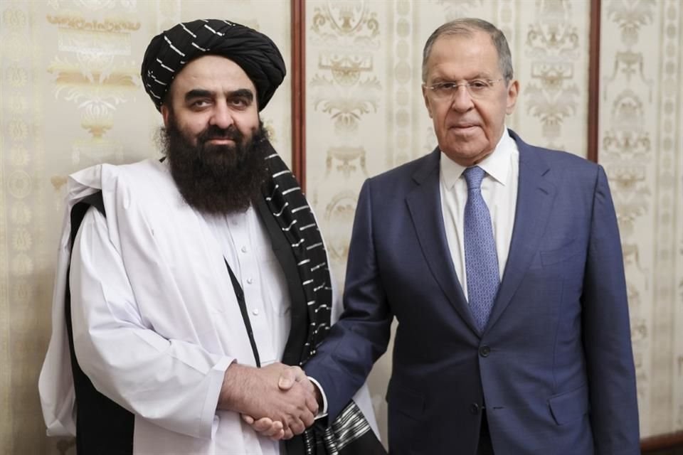 Russian Foreign Minister Sergei Lavrov with the acting foreign minister of the Afghan Taliban, Amir Khan Muttaqi, in Moscow.