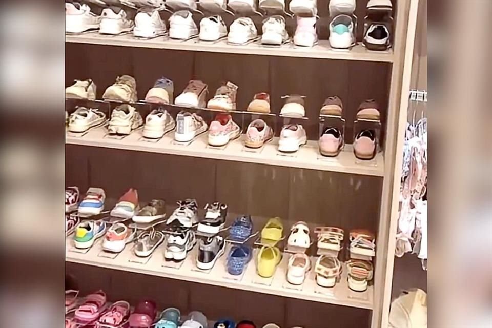 Samuel García, Governor of NL, and Mariana Rodríguez showed off their 2-year-old daughter Mariel's closet, which has at least 120 shoes.