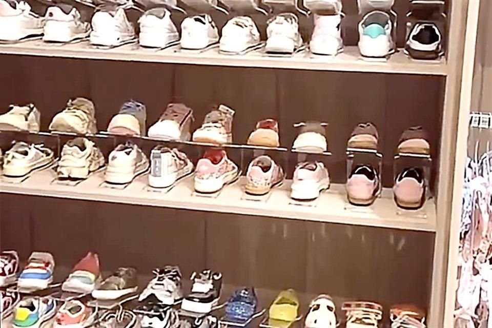 Samuel García, Gobernador de NL, y Mariana Rodríguez presumieron clóset de su hija, Mariel, de 2 años, quien tiene al menos 120 zapatos.