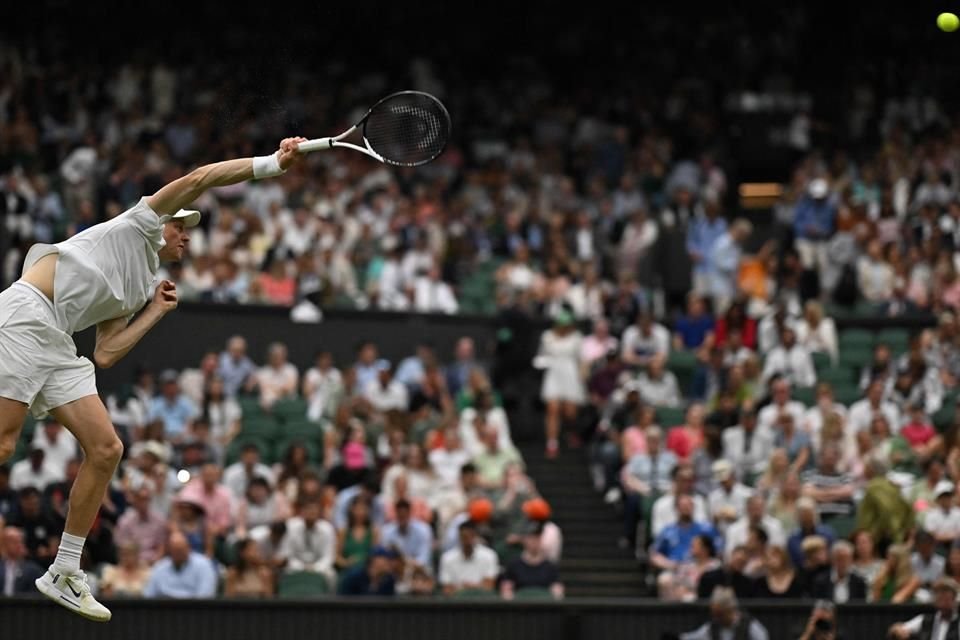 El italiano sigue firme en torneo inglés.