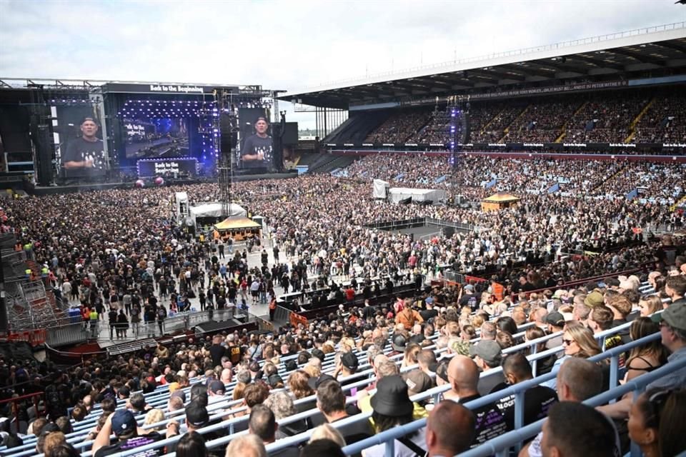 El evento, titulado 'Back To The Beginning', se celebró en el estadio de fútbol del Aston Villa, donde la banda tocó por primera vez en 20 años.