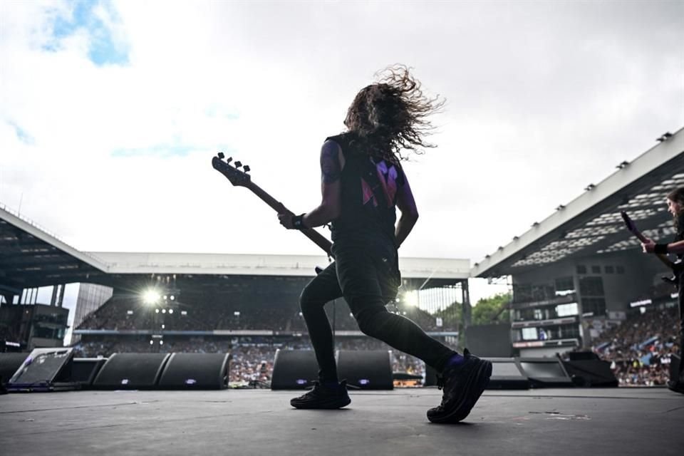 Miembro de la banda 'Anthrax' durante el concierto 'Back to the beginning'.