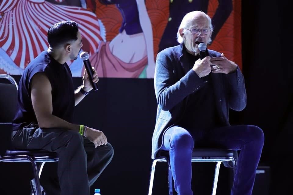 Lloyd compartió anécdotas y respondió preguntas sobre su ilustre carrera actoral, enfocándose especialmente en su icónico personaje del Doc Brown.