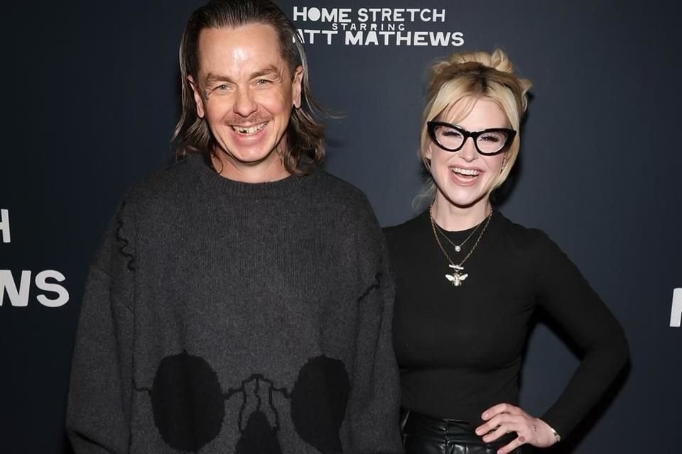 Tras bambalinas y con la presencia de toda su familia, Kelly Osbourne se comprometió con su novio Sid Wilson en el último show de Ozzy Osbourne.