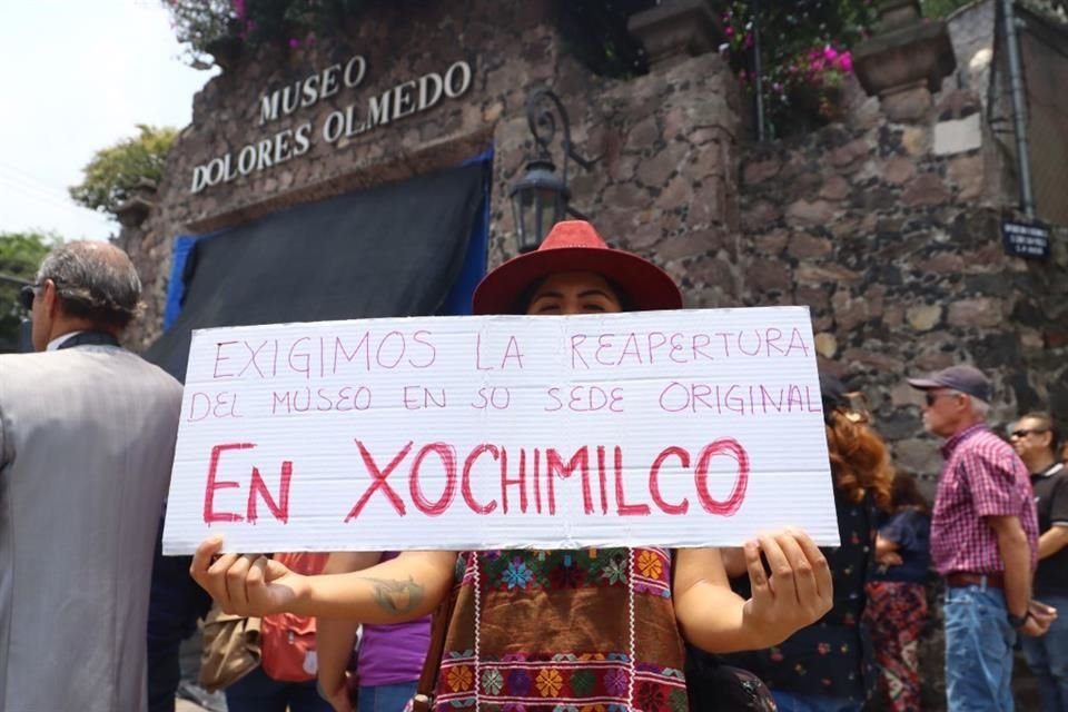 Vecinos de Xochimilco se manifestaron este domingo a las puerta del recinto, cerrado desde la pandemia.