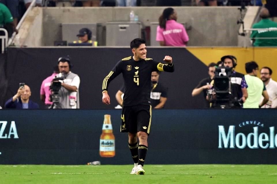 Edson Álvarez marcó el segundo tanto sobre el final del juego con un cabezazo en el área chica tras una pelota peinada por Johan Vásquez.
