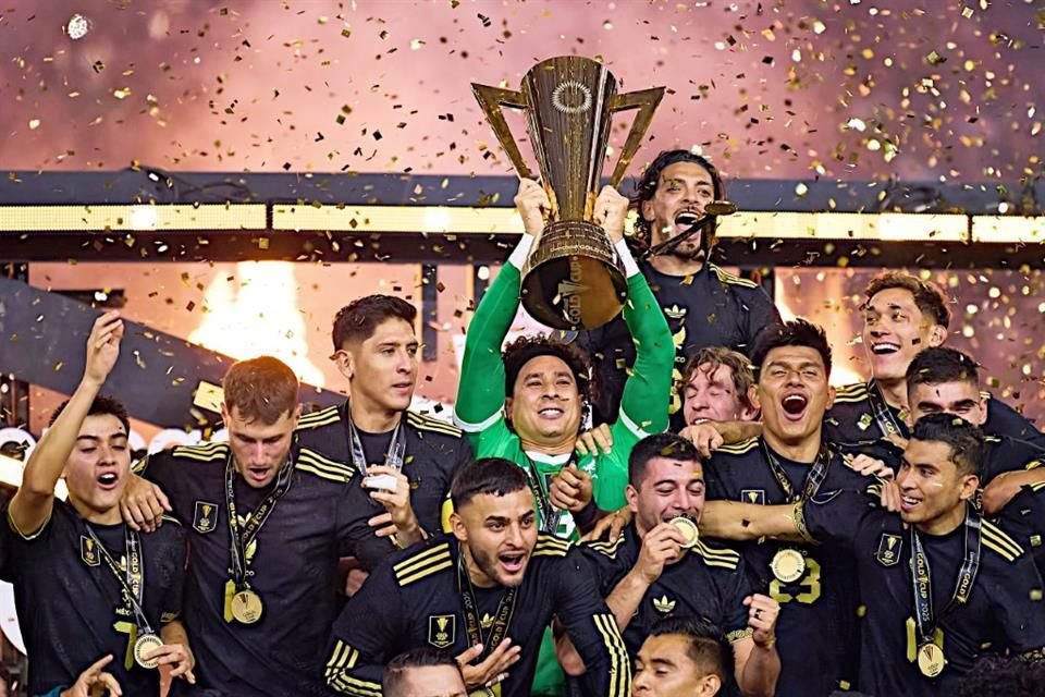 México se llevó el bicampeonato de la Copa Oro al derrotar 2-1 a Estados Unidos en Houston con goles de Raúl Jiménez y Edson Álvarez.