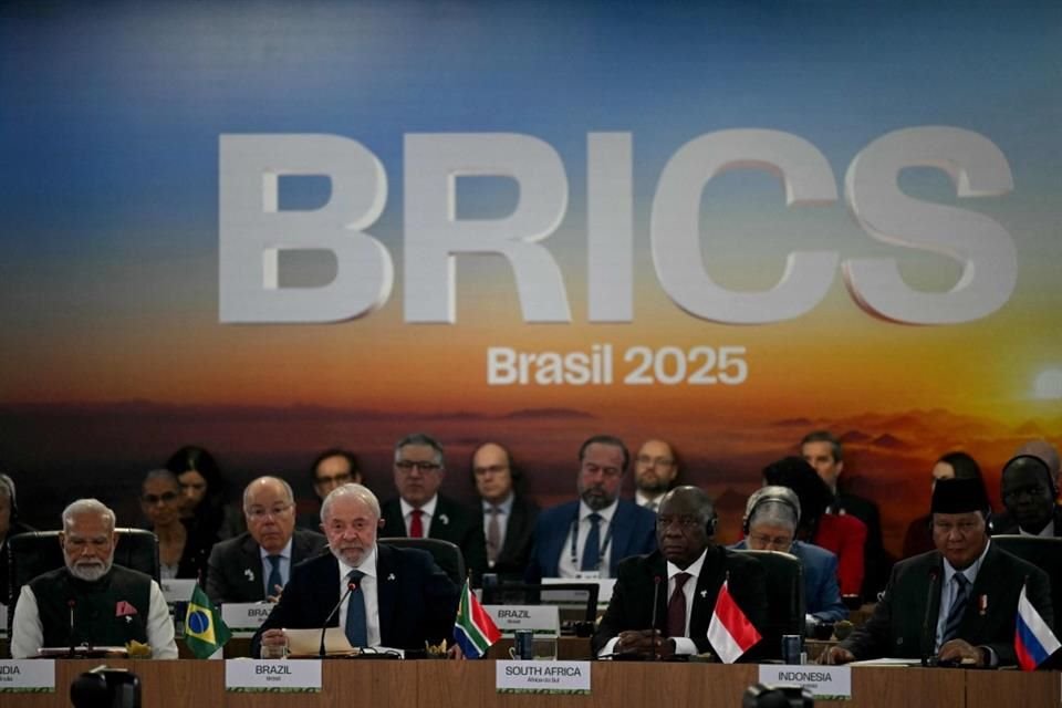 La cumbre de los BRICS se reinició en medio de intentos de China y Rusia de calmar ánimos con EU tras amagos de Donald Trump.