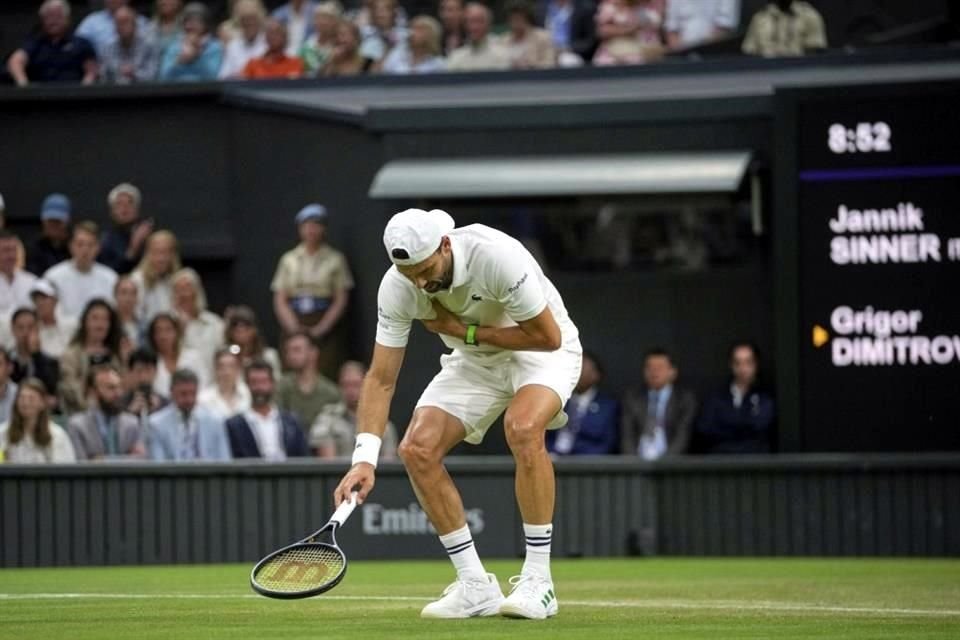 Grigor Dimitrov sintió la lesión en su torso derecho y no pudo seguir el juego de Octavos de Final ante Jannik Sinner.