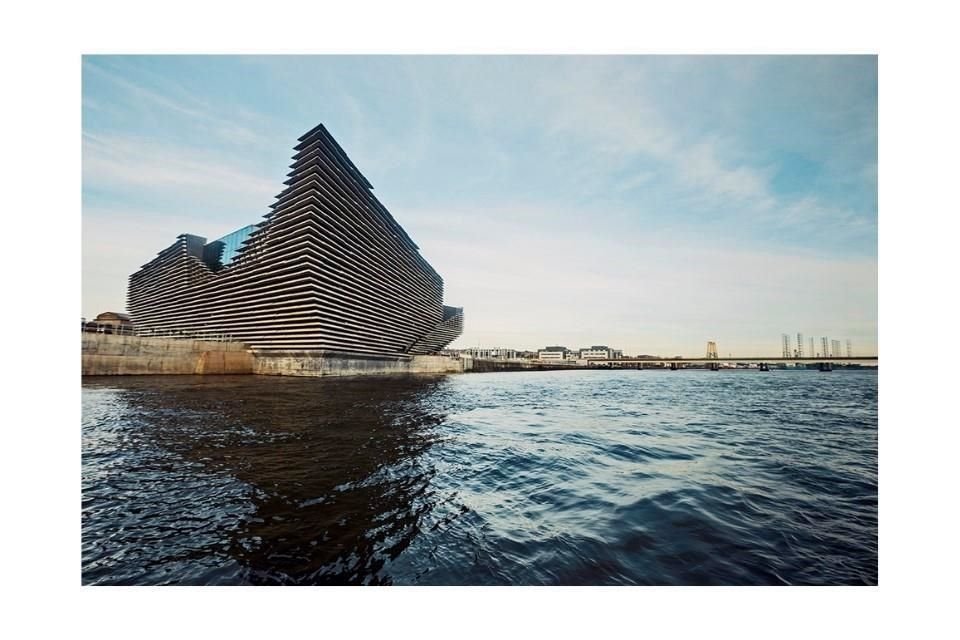 Para el Museo Victoria & Albert Dundee, en Escocia, el proyectista japonés retomó los elementos de su entorno marítimo.