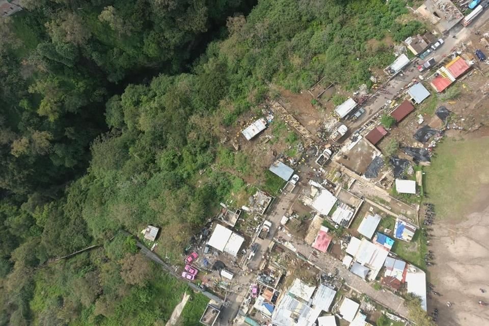 Sedema retiró 184 m³ de residuos de 15 construcciones irregulares en Barranca Becerra Tepecuache.