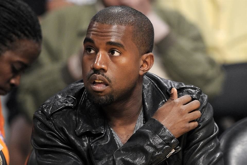 El rapero Kanye West fue demandado nuevamente por su ex asistente Lauren Pisciotta, quien lo acusa de agresión sexual y tráfico sexual.