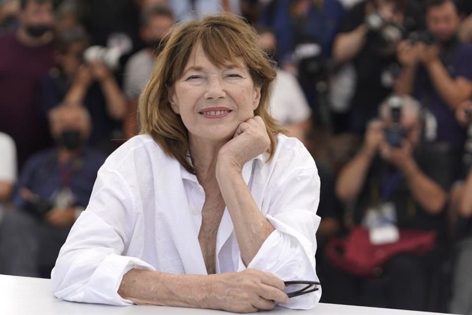 Según la tradición, el primer bolso Birkin nació cuando la actriz y cantante franco-británica coincidió en un vuelo en 1984 con Jean-Louis Dumas, entonces directivo de Hermès.