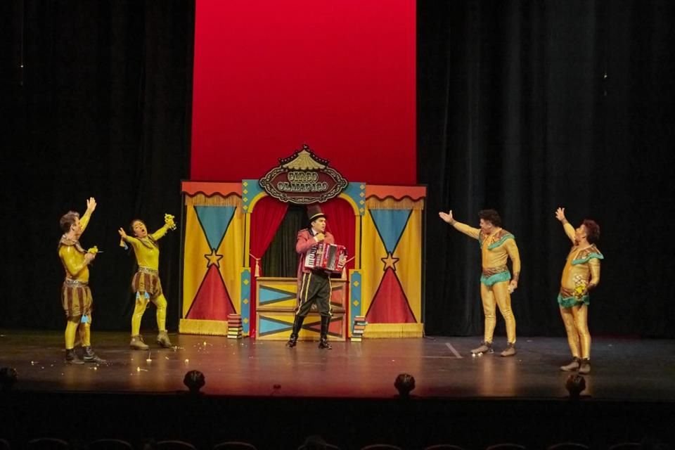 Los intérpretes reviven números clásicos como clown, fantoches y malabares.