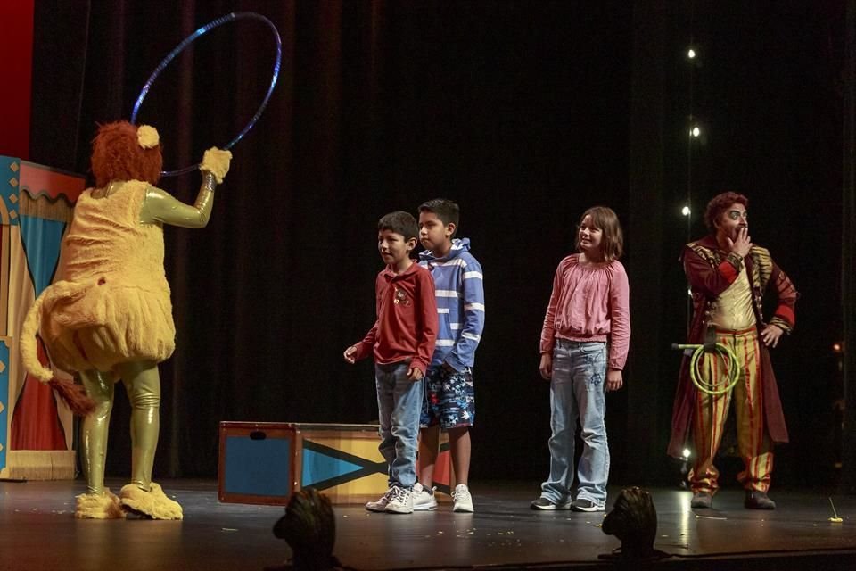 Circo Olímpico ofrece una mirada crítica y nostálgica al teatro de carpa.