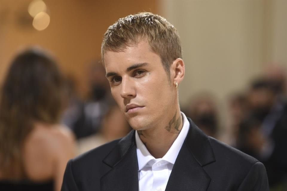 El cantante Justin Bieber lanzará este viernes 'Swag', su séptimo álbum que incluye 20 canciones y marca su regreso musical tras 'Justice'.