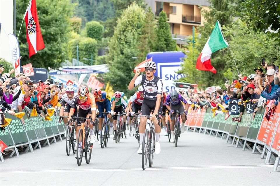 Así cruzó Del Toro la meta en la Etapa 2 del Tour de Austria.