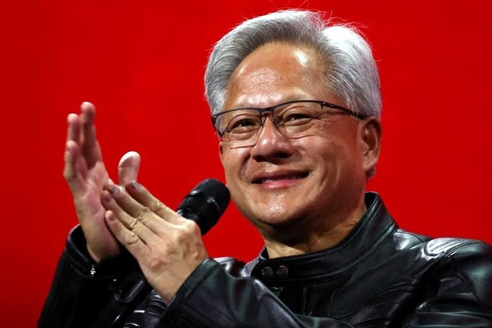 Jensen Huang ha superado a Warren Buffett, de Berkshire Hathaway, en patrimonio neto, según análisis de Fortune.
