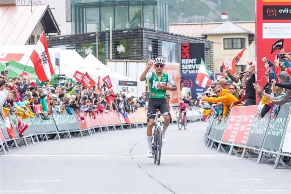 Isaac del Toro ganó su tercera etapa consecutiva en el Tour de Austria y ya es el líder de la competencia.